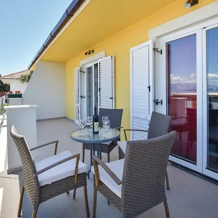 Two-bedroom In Jelsa * ילסה