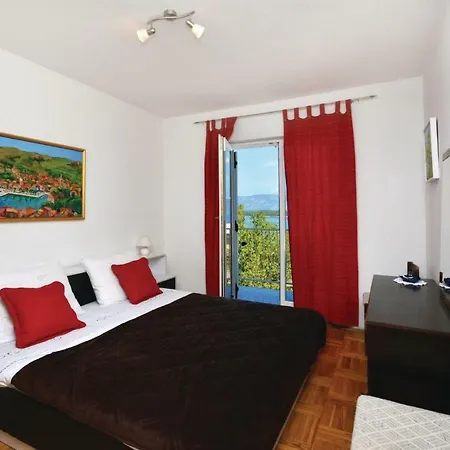 Two-bedroom In Jelsa